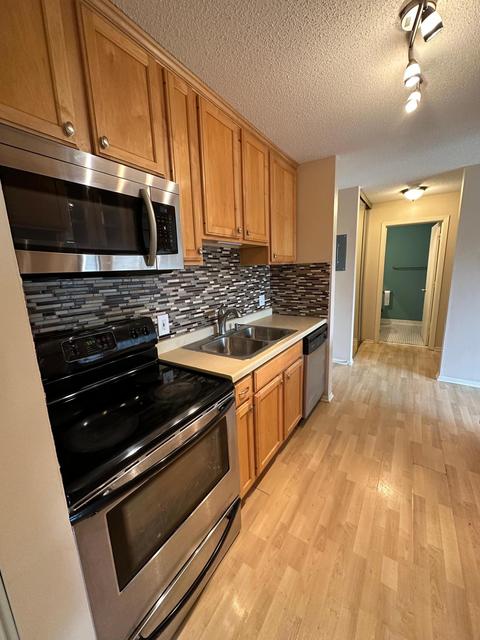 4110 Rahn Rd #202, Eagan, MN 55122
