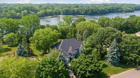 3024 Edgewater Dr, Woodbury, MN 55125