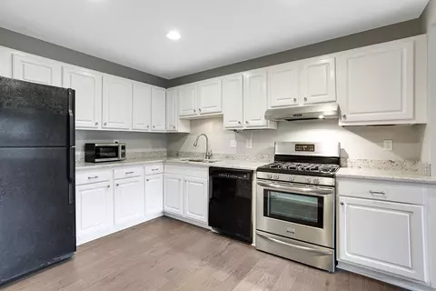 8936 Neill Lake Rd #125E, Eden Prairie, MN 55347