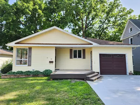 325 4th Ave SW, Plainview, MN 55964