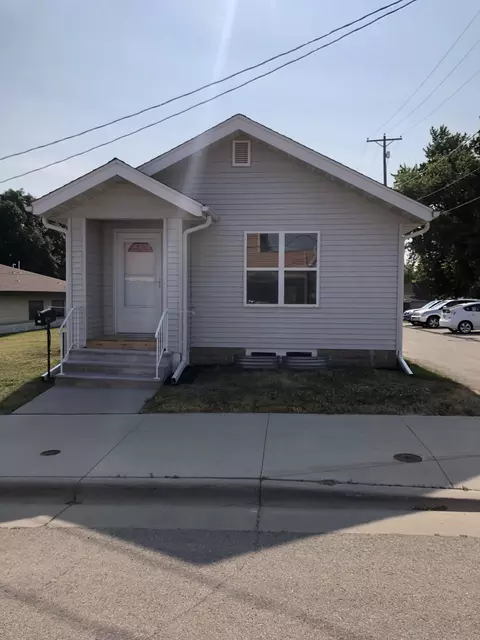 13 3rd Ave NW, Kasson, MN 55944