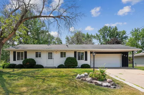 996 Whitney Dr, Apple Valley, MN 55124