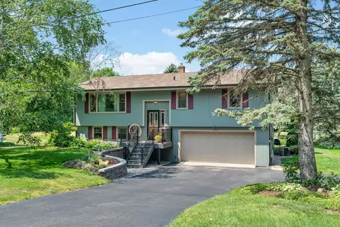 2733 Gem St N, Maplewood, MN 55109
