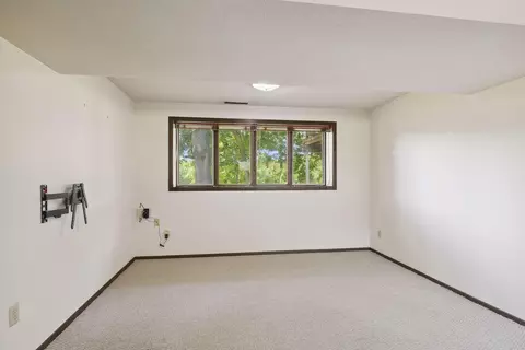 10653 Johnson Rd, Bloomington, MN 55437 photo 32