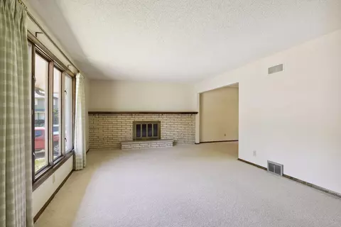 10653 Johnson Rd, Bloomington, MN 55437 photo 5