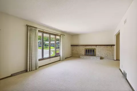 10653 Johnson Rd, Bloomington, MN 55437 photo 4