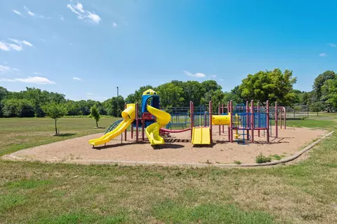 10653 Johnson Rd, Bloomington, MN 55437 photo 45