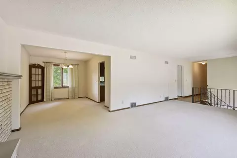 10653 Johnson Rd, Bloomington, MN 55437 photo 7