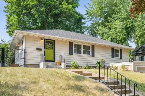 127 SW University St, Owatonna, MN 55060
