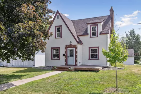 1800 Pleasant St, Lauderdale, MN 55113