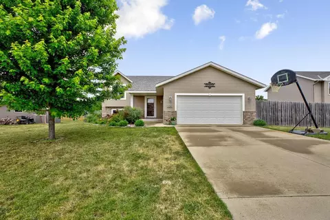 224 Oak Dr, Eagle Lake, MN 56024