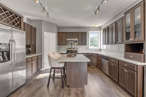 2903 White Eagle Dr, Woodbury, MN 55129