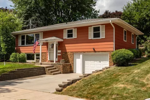 3203 Knoll Ln NW, Rochester, MN 55901