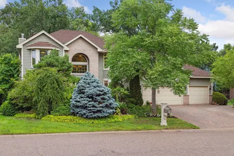 6411 129th St W, Apple Valley, MN 55124