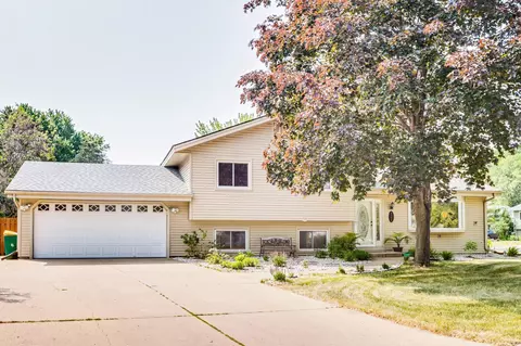 4452 Greenhaven Dr, Vadnais Heights, MN 55127