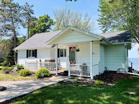 43901 Vista Rd, Isle, MN 56342