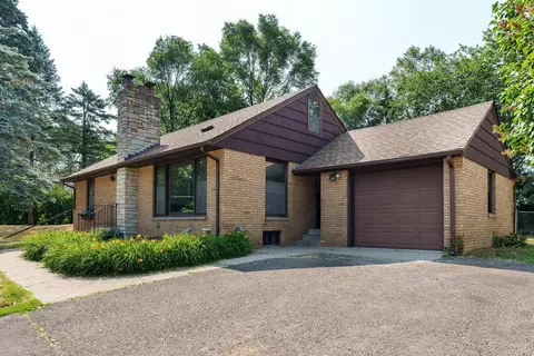 1000 Woodhill Dr, Roseville, MN 55113