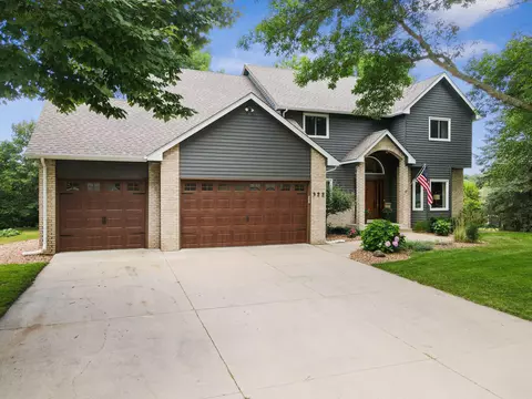 922 Deer Creek Pkwy, Belle Plaine, MN 56011