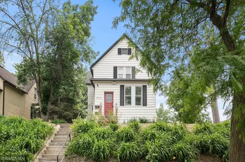 422 Lawson Ave W, Saint Paul, MN 55117
