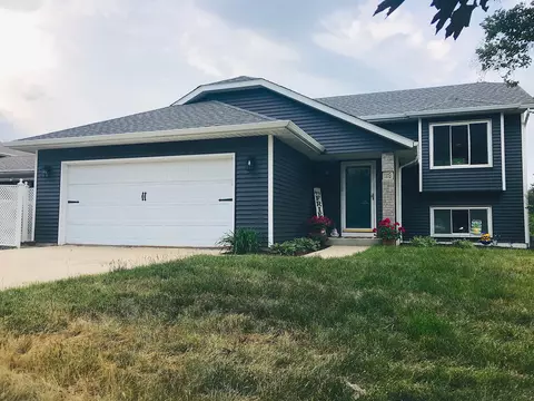 1119 37th St SW, Rochester, MN 55902