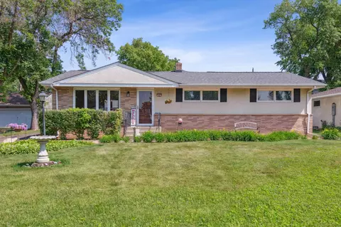 42 Langer Cir, West Saint Paul, MN 55118