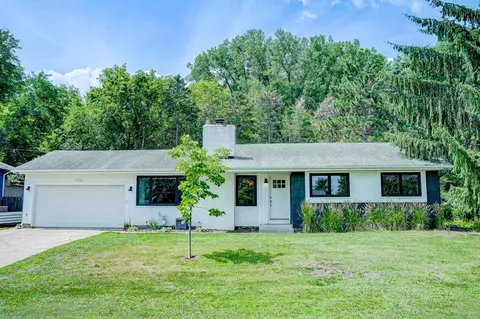 754 Mohican Ln, Mendota Heights, MN 55120