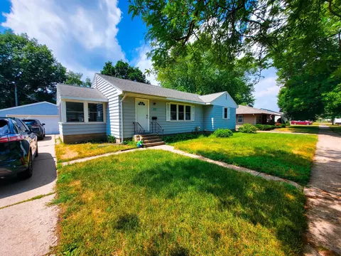 659 12th St W, Winona, MN 55987