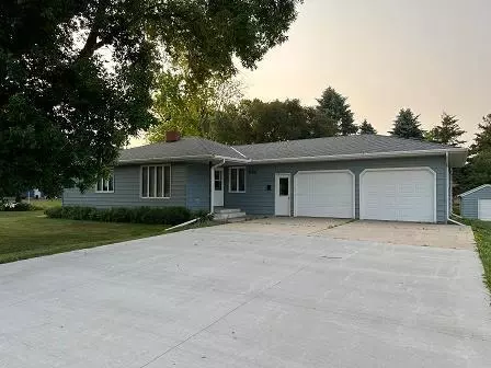 606 E 3rd Ave, Raymond, MN 56282