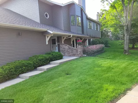 12609 Sherwood Pl, Minnetonka, MN 55305