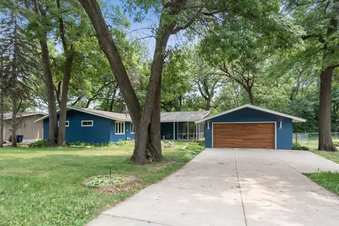 7 Woodland Dr, Burnsville, MN 55337