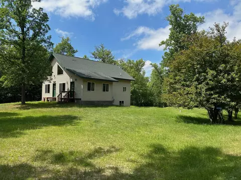 41585 Cabin Ln, Kelliher, MN 56650