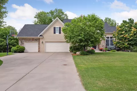 3535 Crestmoor Dr, Woodbury, MN 55125