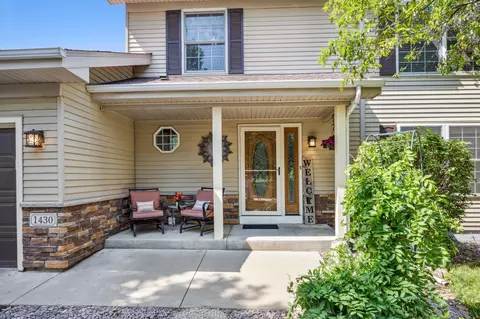 1430 Aretz Ct, Victoria, MN 55386