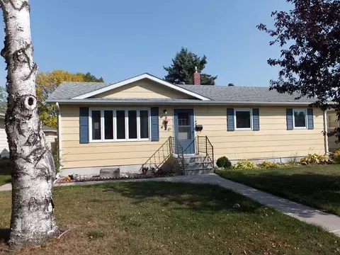 426 Maple Ave S, Thief River Falls, MN 56701