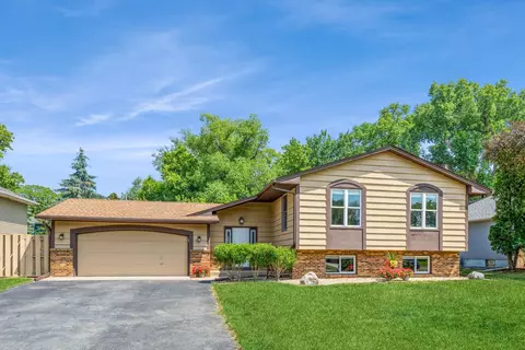 1251 Burke Ave W, Roseville, MN 55113