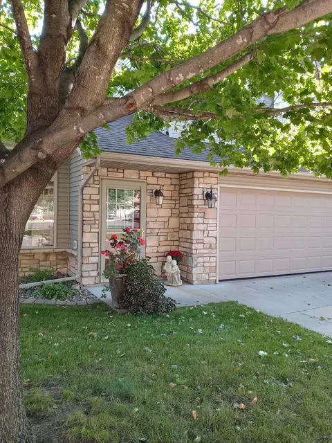 1320 Arthur Ln NW, Rochester, MN 55901