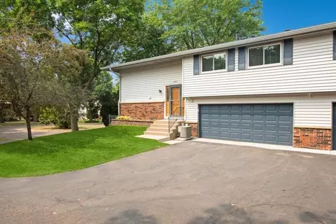 3629 Granada Pl N, Oakdale, MN 55128