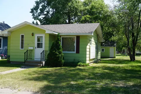214 4th St NE, Barnesville, MN 56514