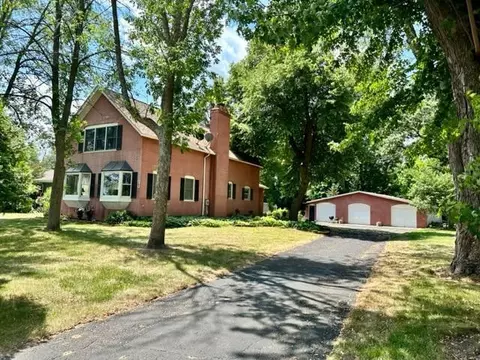 402 8th St SW, Forest Lake, MN 55025