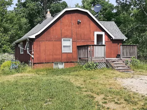 w7689 Wisconsin 65, Beldenville, WI 54003