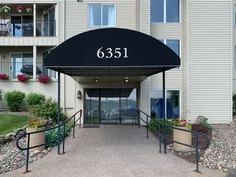 6351 Saint Croix Trl N #136, Oak Park Heights, MN 55082