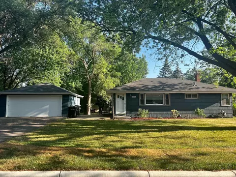 1458 Cope Ave E, Maplewood, MN 55109