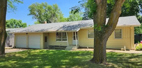 891 Verona Ave, Windom, MN 56101