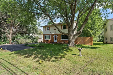 2225-2227 Londin Ln E, Saint Paul, MN 55119