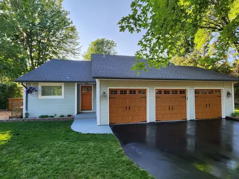 596 Dresden Dr, Chaska, MN 55318
