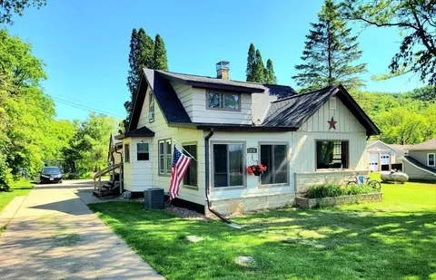 w378 Bluff Siding Road, Fountain City, WI 54629