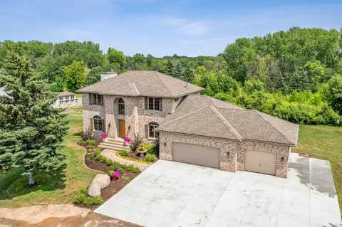 147 Sherwood Rd, Shoreview, MN 55126