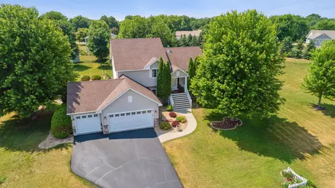 1237 Island View Dr, New Richmond, WI 54017