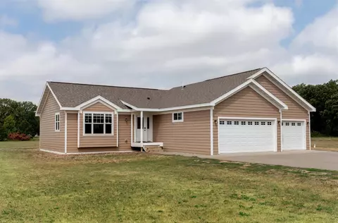 1006 Prairiewood Dr SW, Pillager, MN 56473