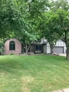 1548 Briarknoll Dr, Arden Hills, MN 55112